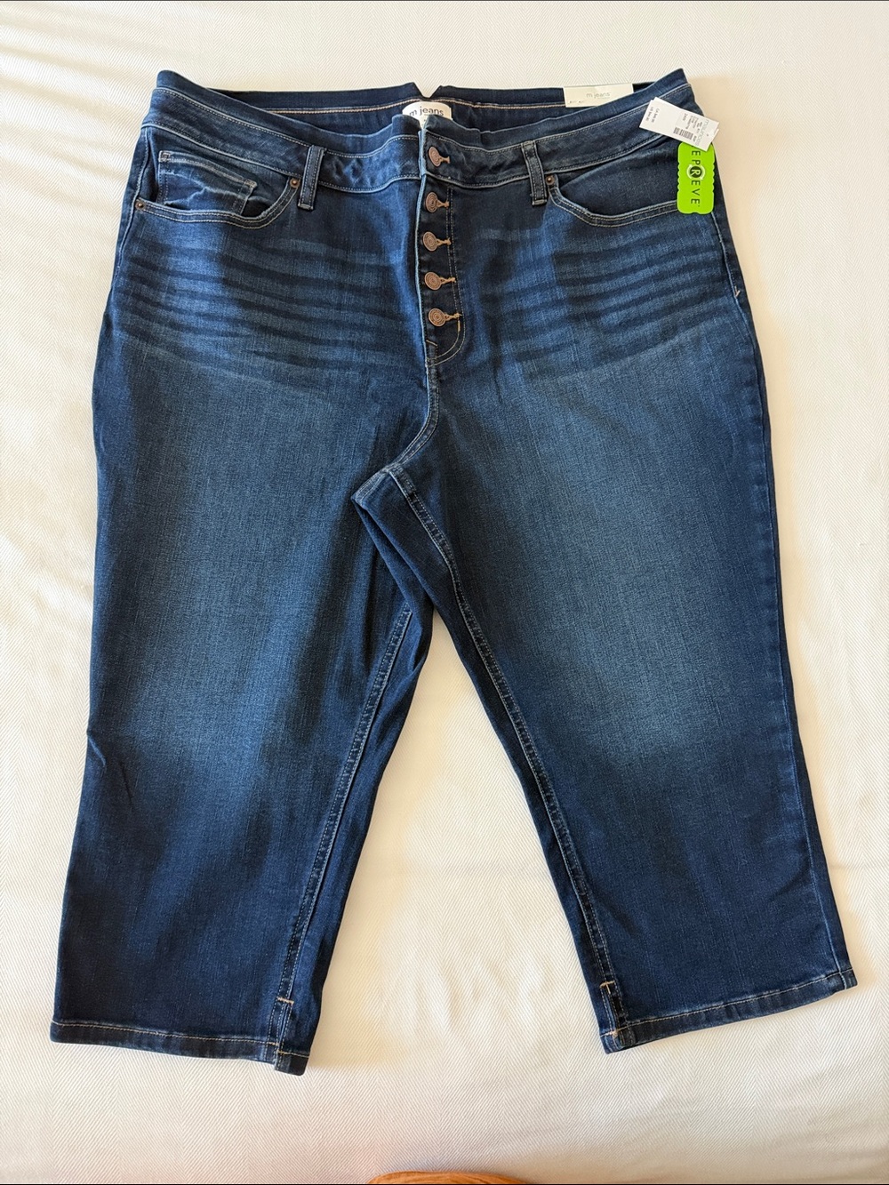 {Plus Size} NWT Women’s m jeans Dark Blue Button-Fly Capri Jeans